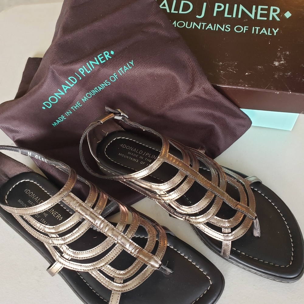 Metallic sandal